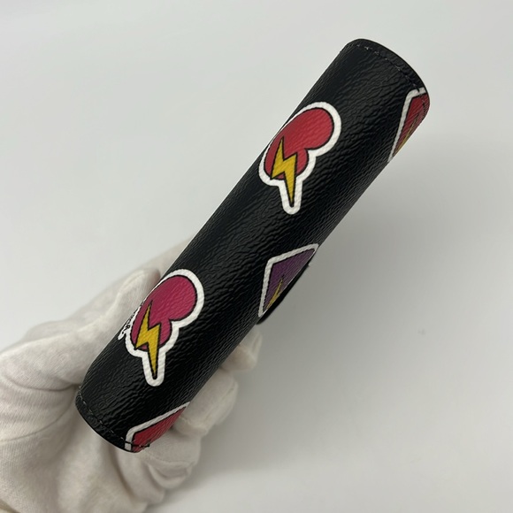 Coach Medium Corner Zip Wallet With Heart Bolt
Print Silver Black Multi - Picture 6 of 15